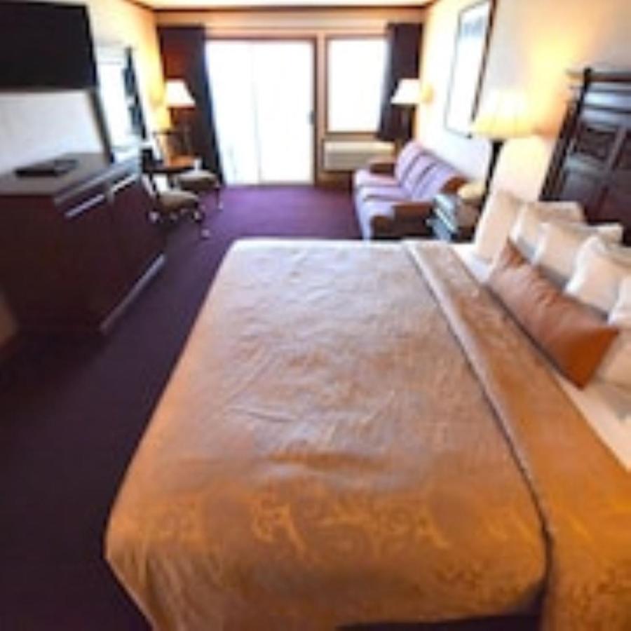 Hamilton Inn Select Beachfront Mackinaw City Exterior foto