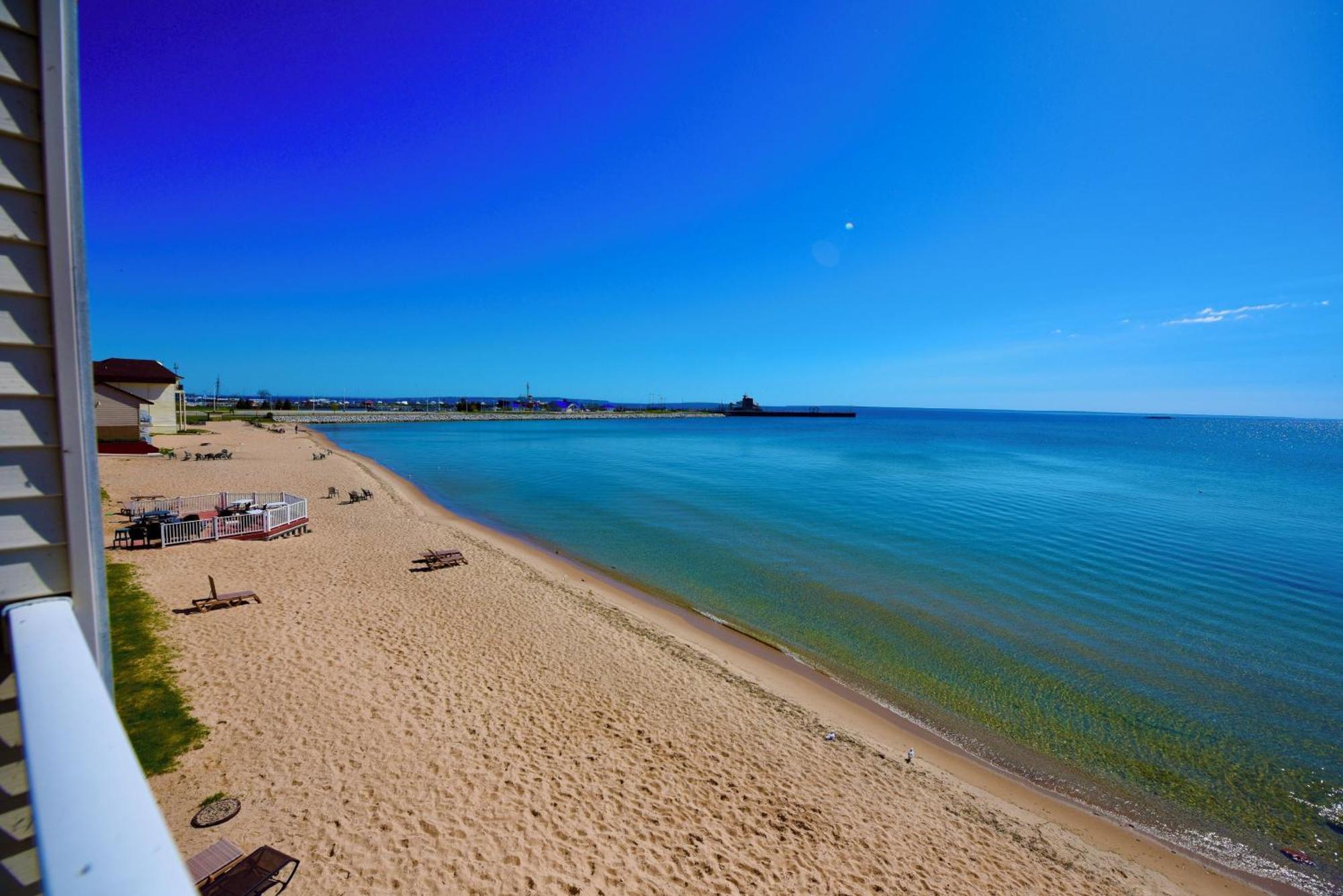 Hamilton Inn Select Beachfront Mackinaw City Exterior foto