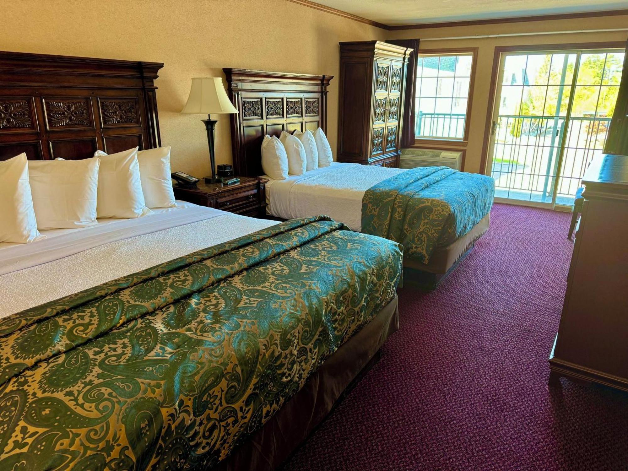 Hamilton Inn Select Beachfront Mackinaw City Exterior foto