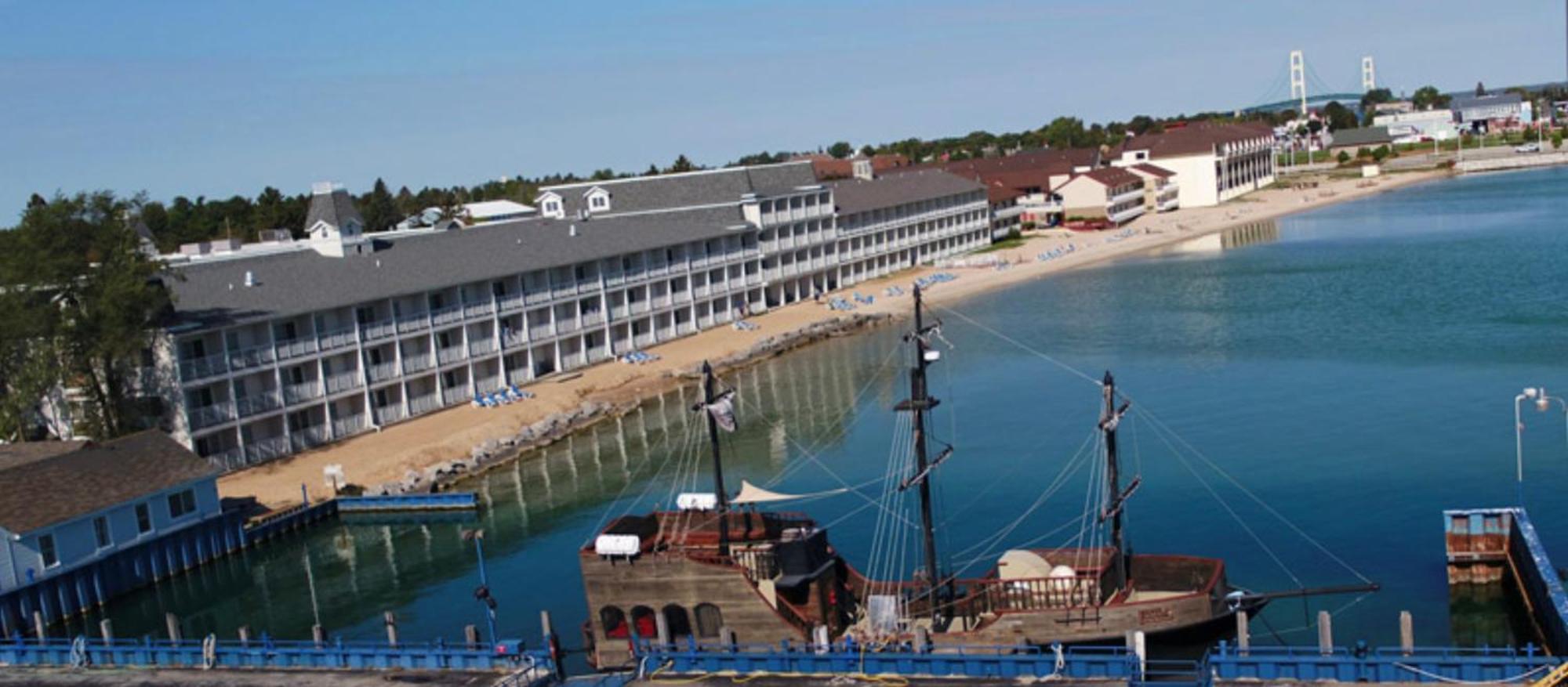 Hamilton Inn Select Beachfront Mackinaw City Exterior foto