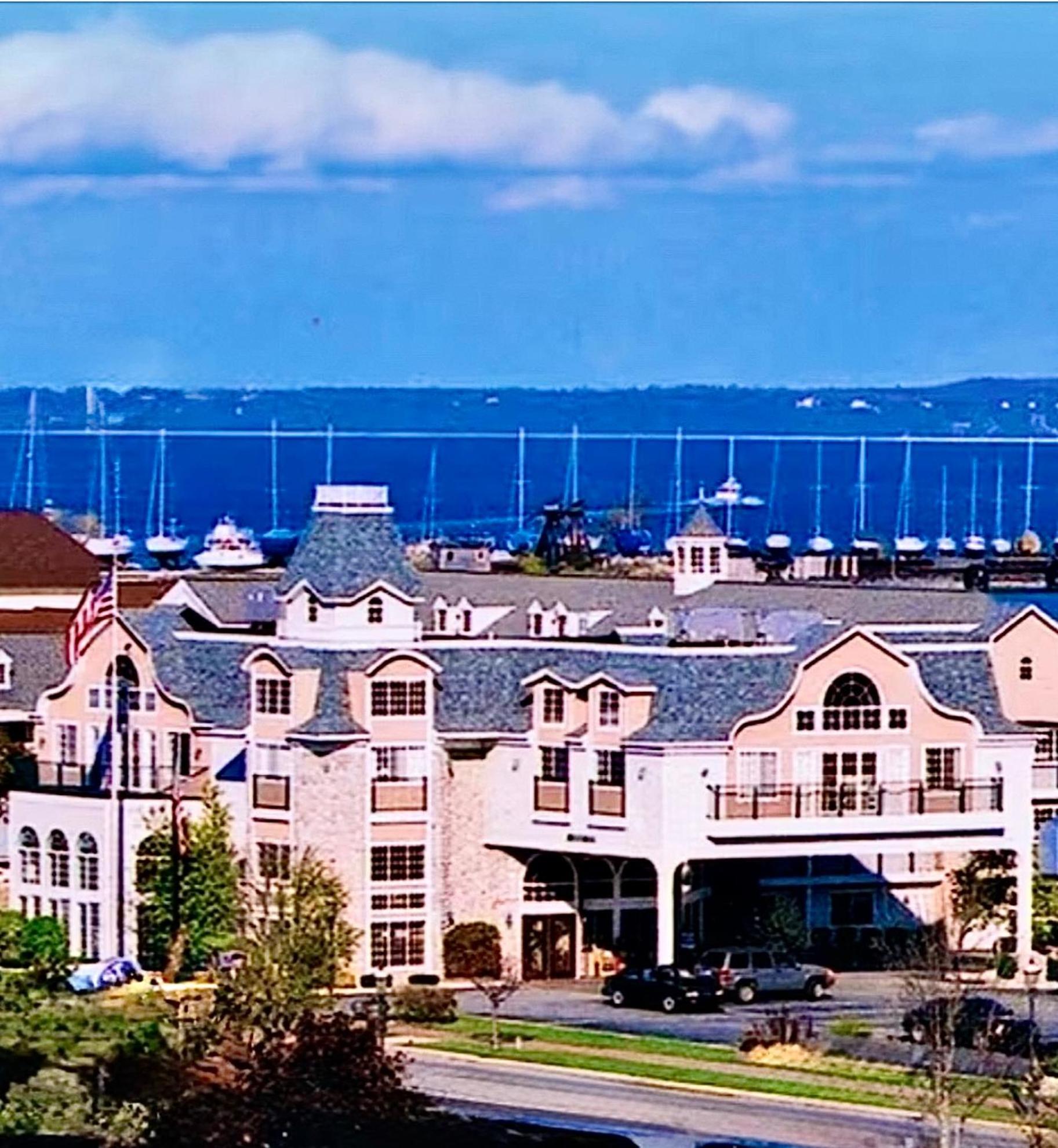 Hamilton Inn Select Beachfront Mackinaw City Exterior foto