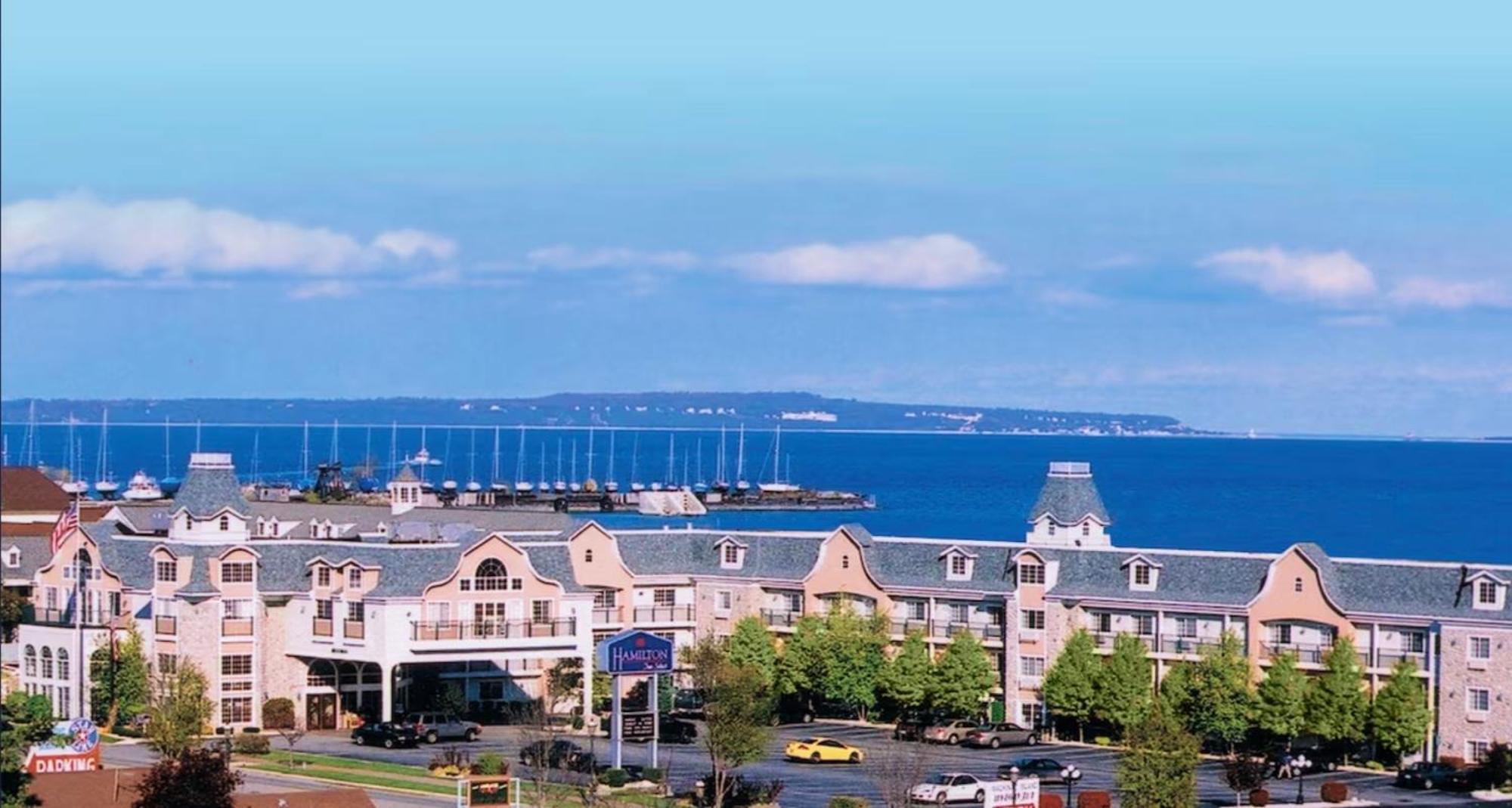 Hamilton Inn Select Beachfront Mackinaw City Exterior foto