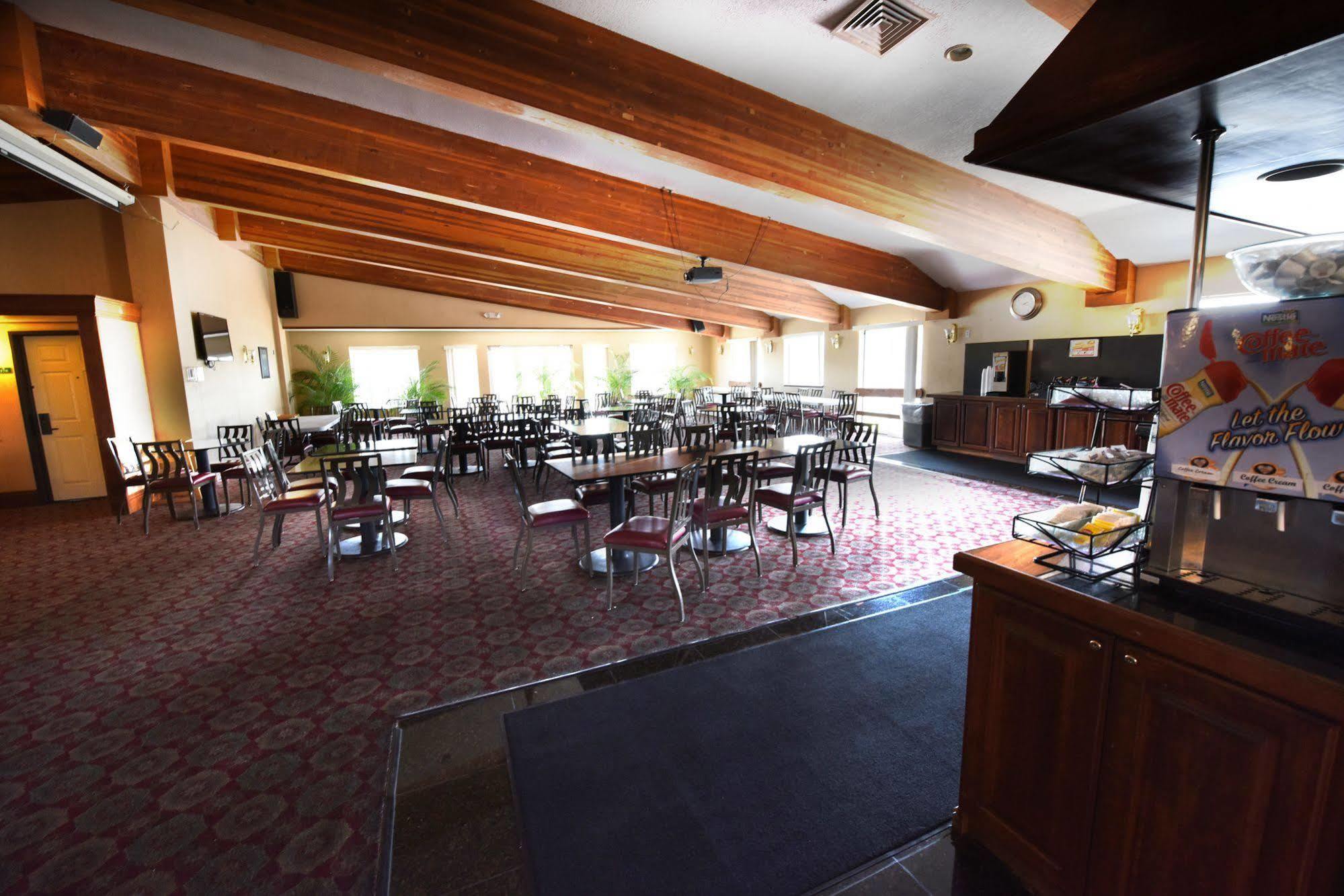 Hamilton Inn Select Beachfront Mackinaw City Exterior foto